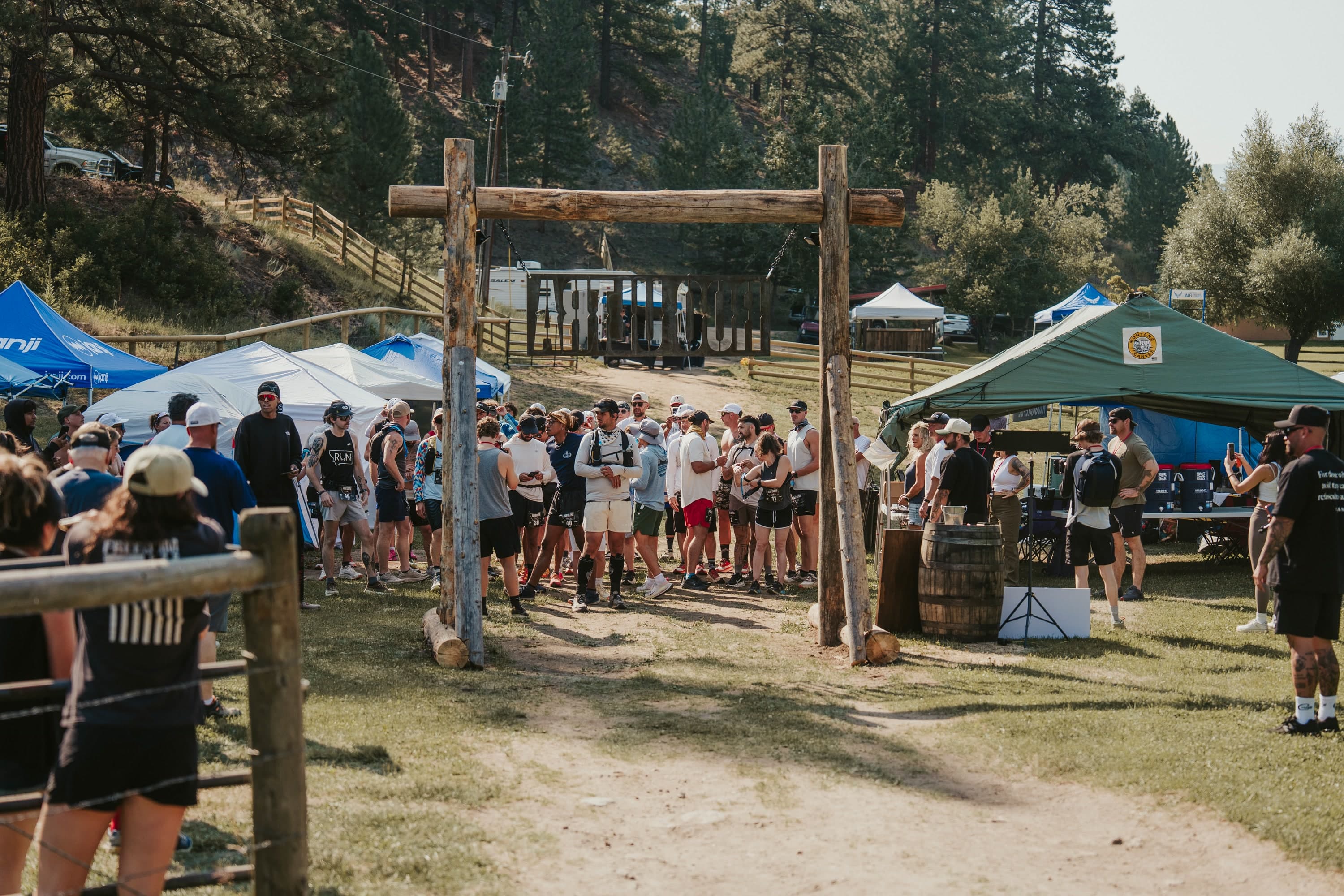 Runners gathered beneath the ROO Ultra arch at the starting corral
